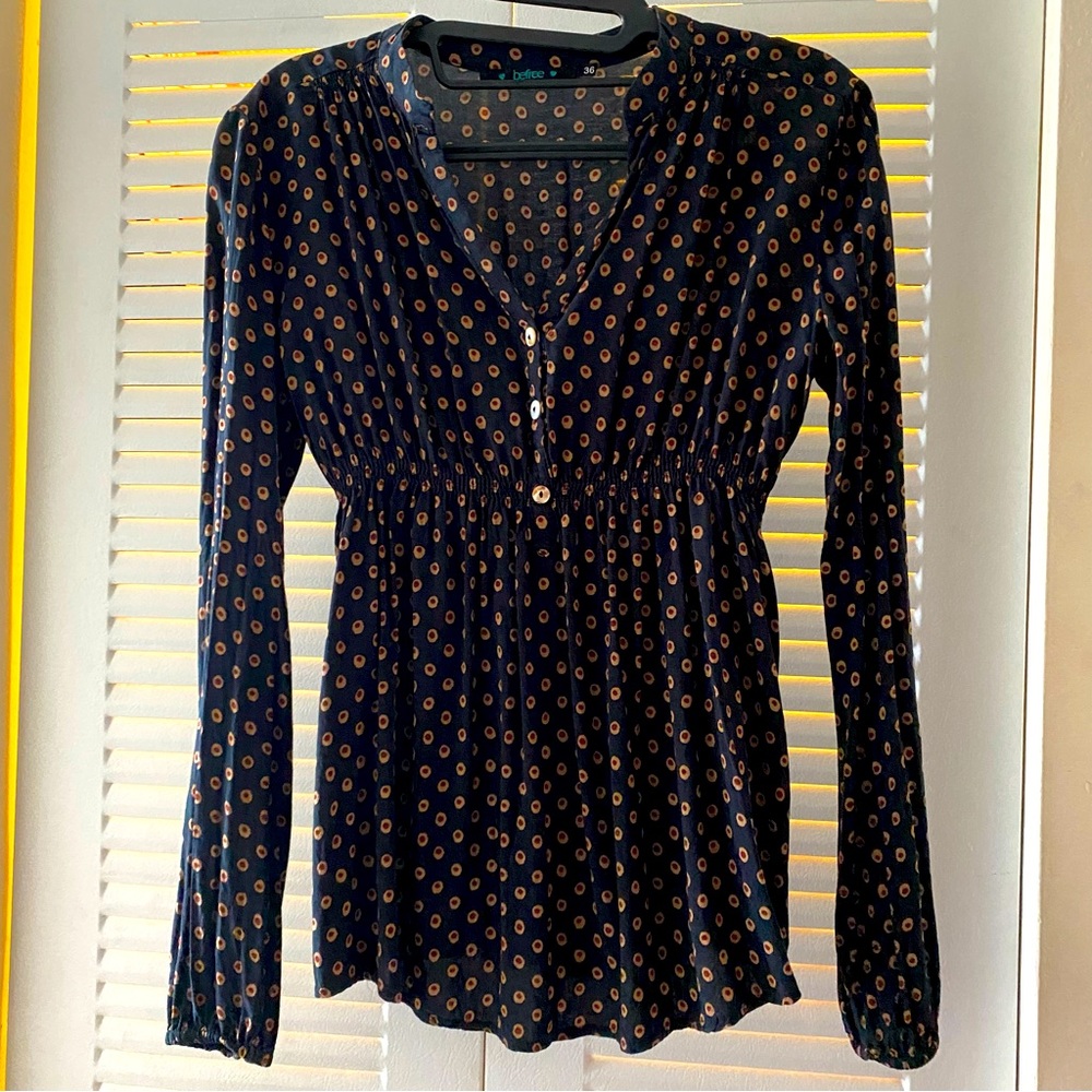 Befree Black/Dark Navy Polka Dot Cinch Waist V-Neck Long Sleeve Buttoned Blouse